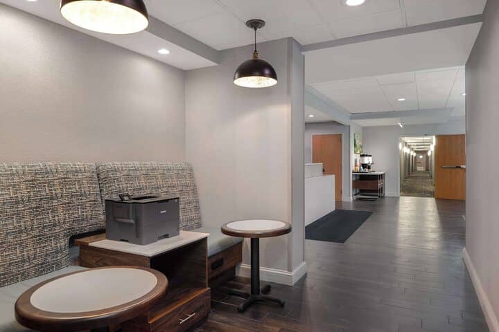 Business Center 34 of 36